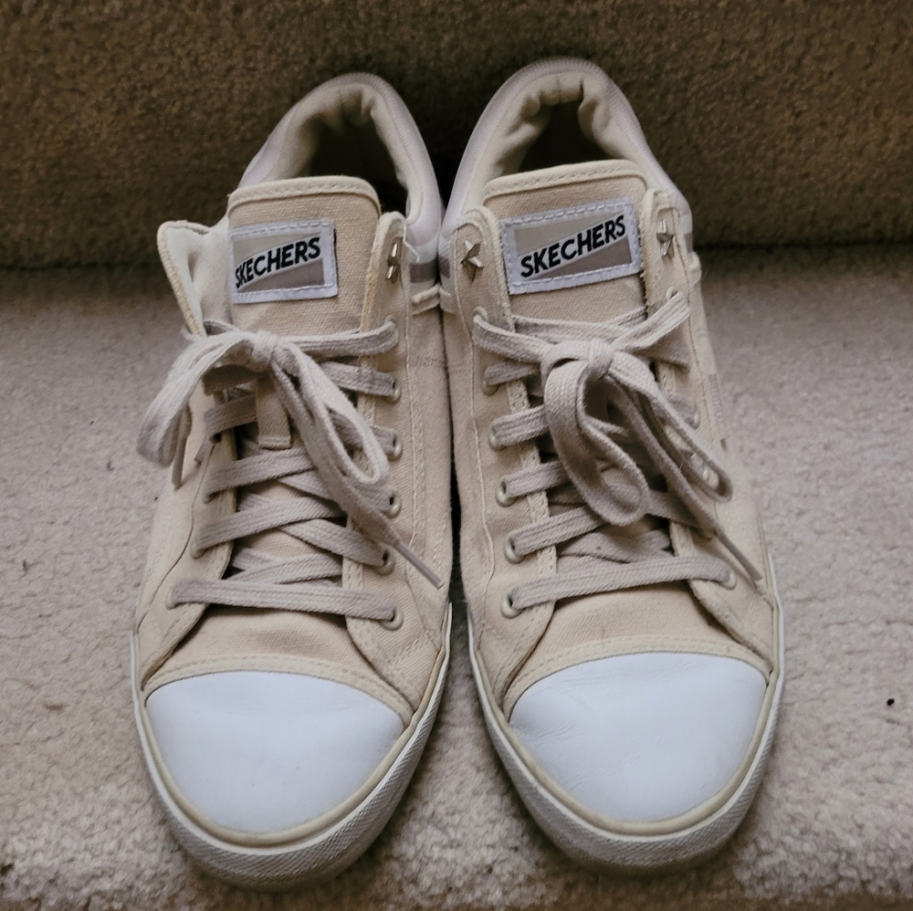Skechers Beige and White Wedge Sneakers
